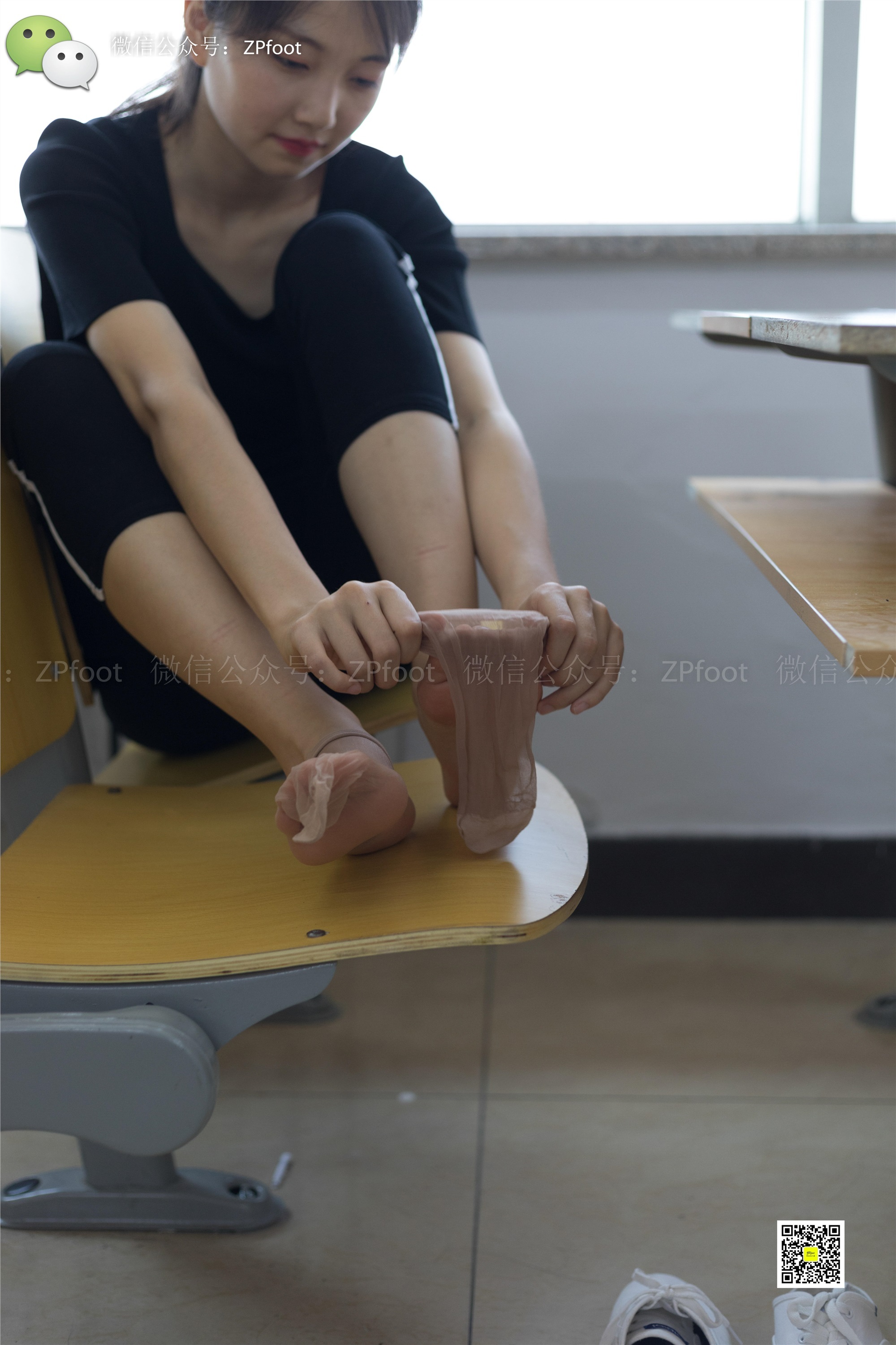 LSS山茶摄影 NO.004 教室短丝裸足